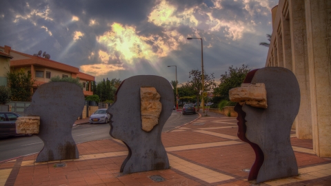 זכות_השתיקה_גד_אולמן_2003_(2).jpg